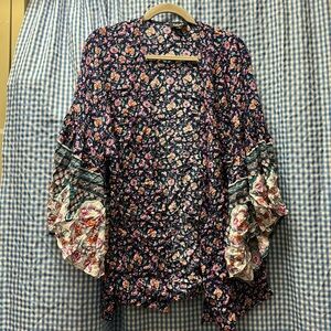 Women’s Small wrap floral cardigan